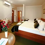 ラウドナ ホテル 3*